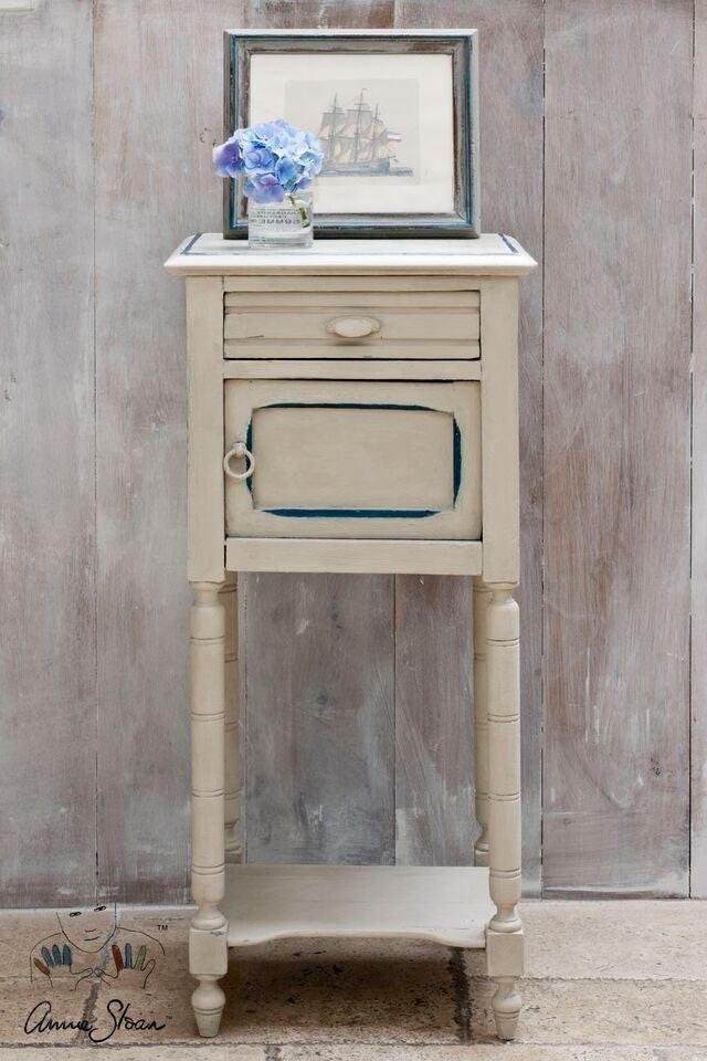 Annie Sloan Chalk Paint Liter - Country Grey.