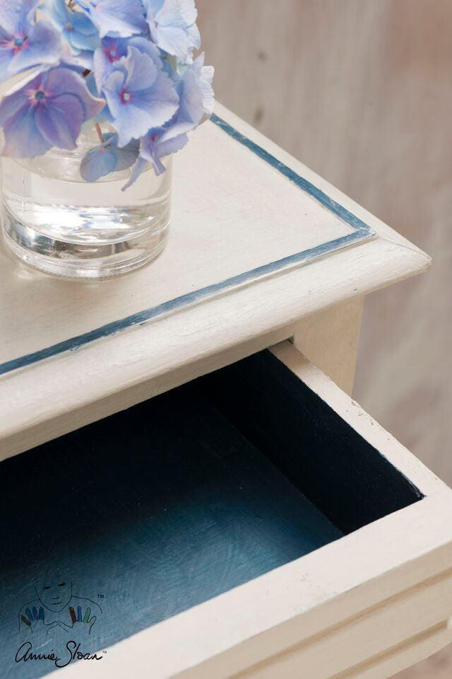 Annie Sloan Chalk Paint Liter - Country Grey.