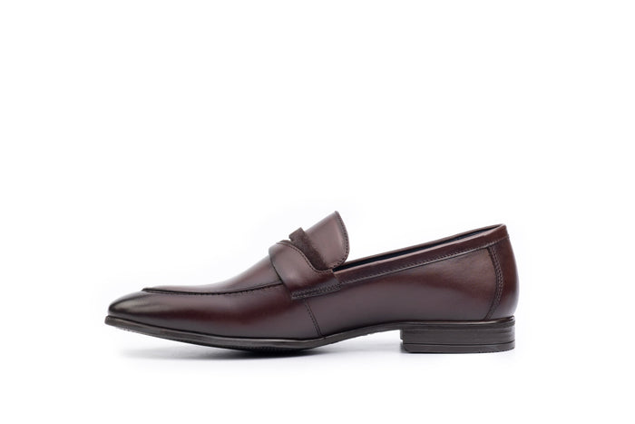 Onyx: Contemporary Brown Loafer