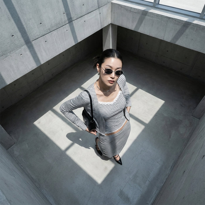 Ensemble cardigan rayé gris et camisole noire - Mode Coréenne